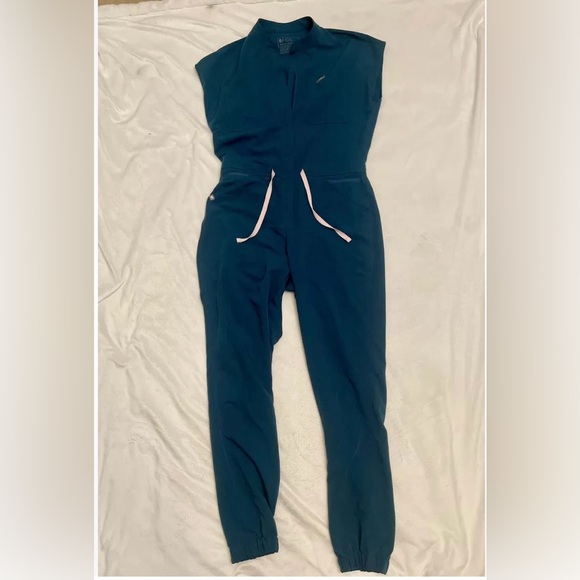 Figs Jumpsuit Size Medium- ITS A STEAL DEAL! ( PRE-USE)! - Picture 2 of 3